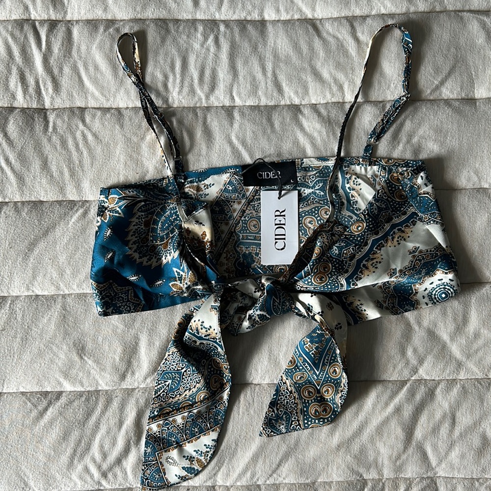 Silk patterned crop top